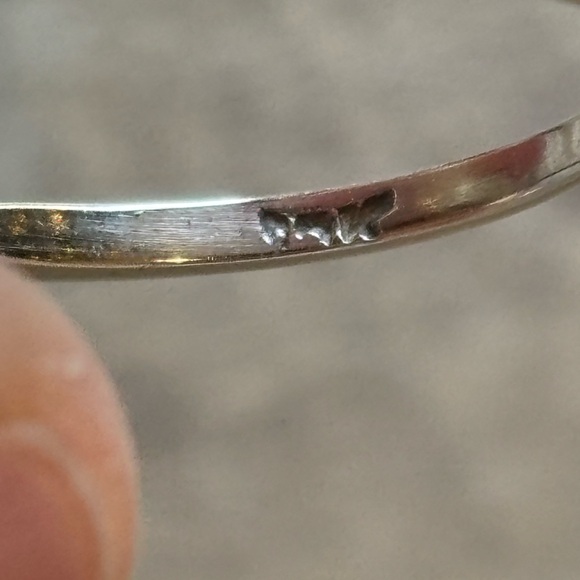 Vintage Elegant Red Gemstone Ring - Picture 6 of 7